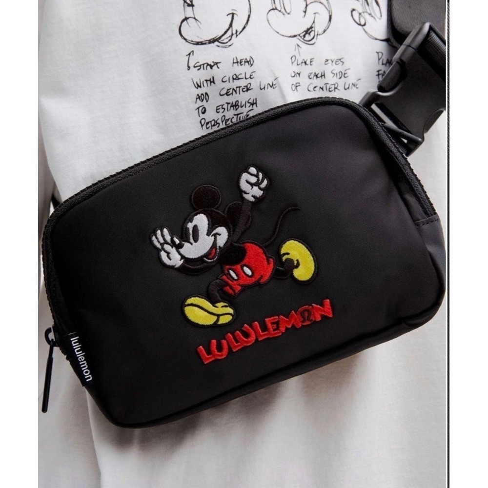 NWT Lululemon x Disney Everywhere‎ Belt Bag 1L Mickey In Motion Black Fanny Pack